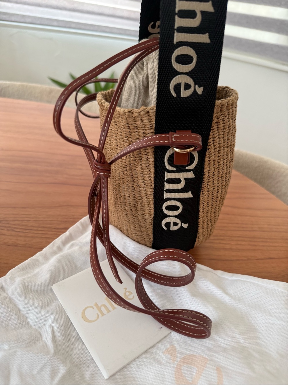 Chloé Tan Woven Straw Crossbody with Black Logo Strap LIKE NEW - Picture 7 of 9